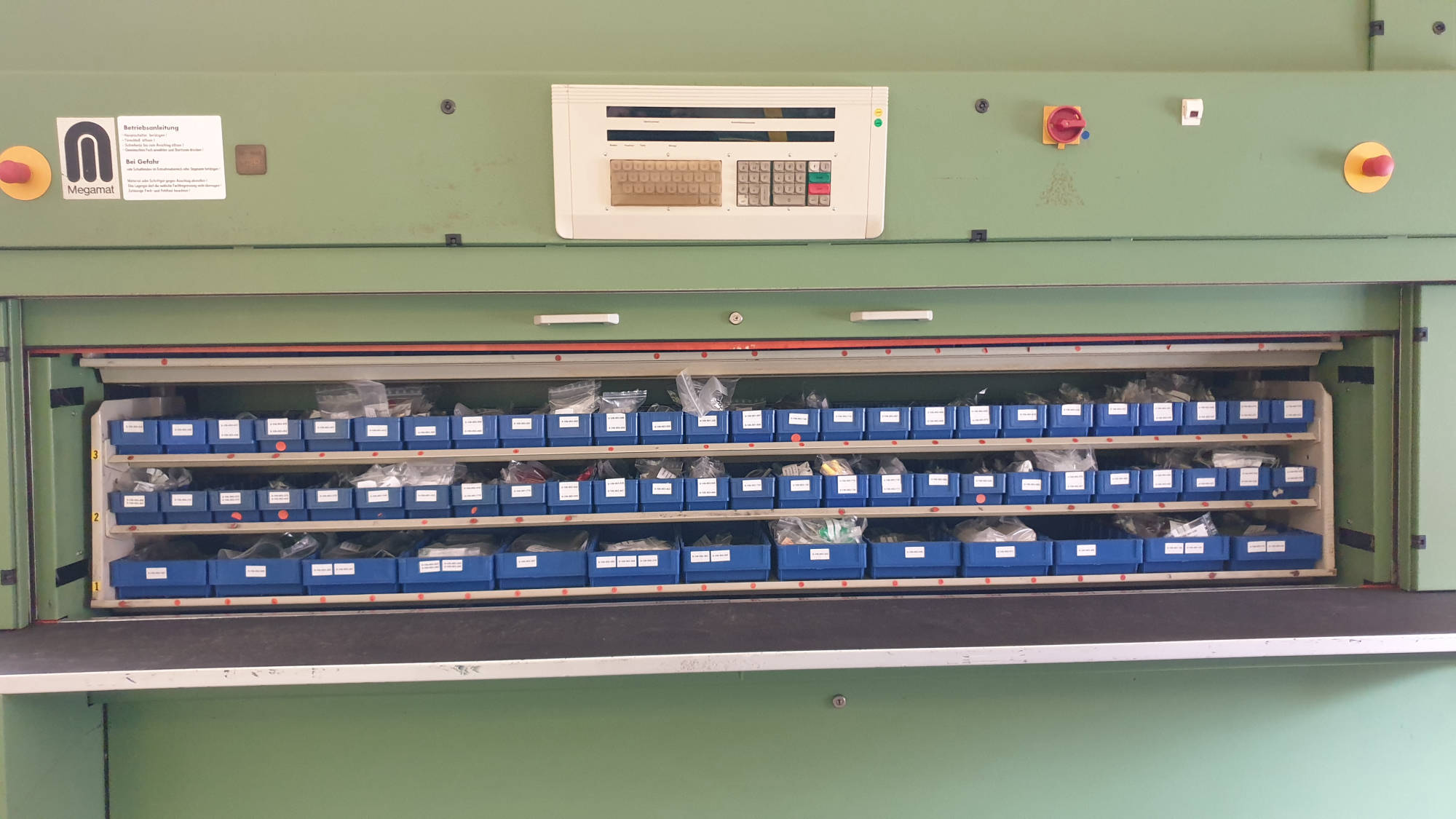 Kmegamat-paternoster-umlaufregal-2046-2-18x1500.jpg